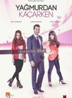 Спасаясь от дождя